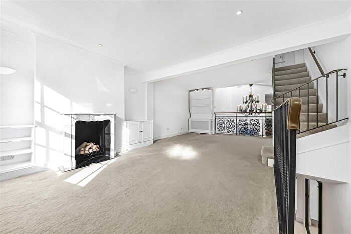 4 Bedroom Property To Rent In Billing Road, Chelsea, SW10