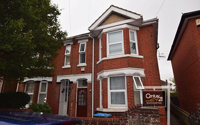 3 Bedroom Flat To Rent In |Ref: |, Hazeleigh Avenue, Southampton, SO19