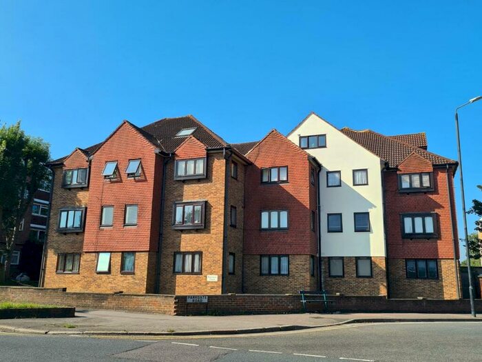 2 Bedroom Flat To Rent In Burniston Court, Manor Road, Wallington, SM6
