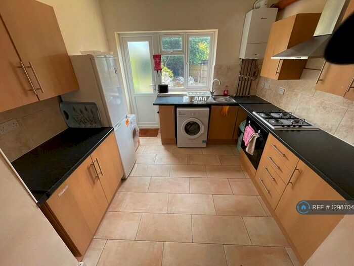 5 Bedroom Semi-Detached House To Rent In Primrose Road, Southampton, SO16