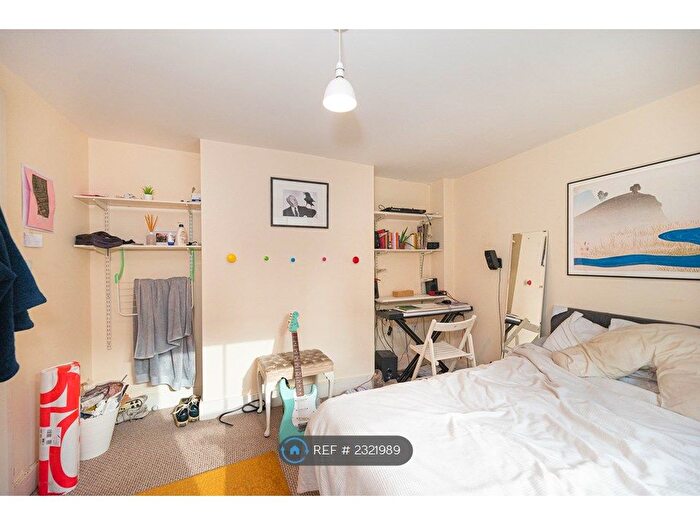 4 Bedroom Maisonette To Rent In South Lambeth Road, London, SW8