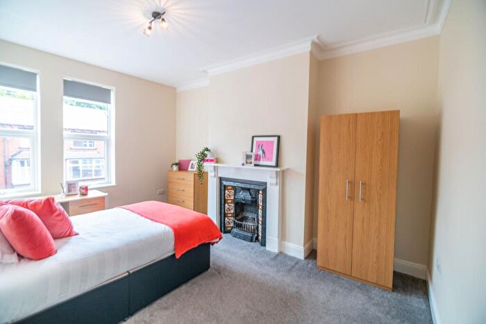 8 Bedroom Terraced House To Rent In Manor Terrace, Headingley, Leeds, LS6