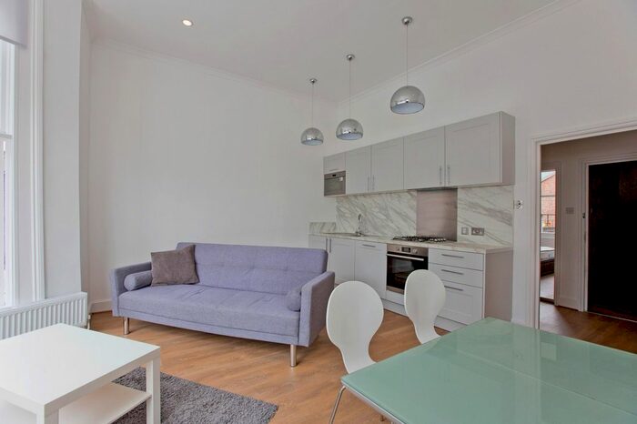 1 Bedroom Flat To Rent In Upper Street, London, N1