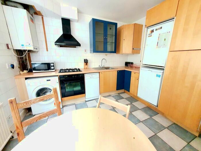 2 Bedroom Flat To Rent In Halton Road, Islington, N1
