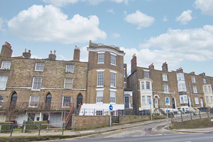 1 Bedroom Flat For Sale In London Road, Dover, Kent, CT17