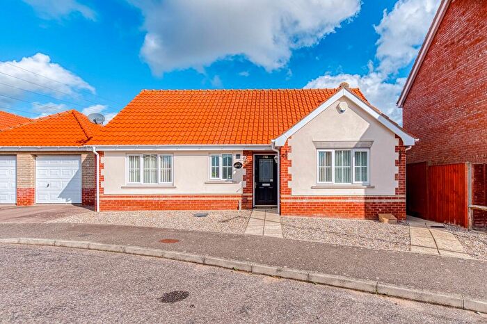2 Bedroom Detached Bungalow For Sale In Broad Fleet Close, Oulton, NR32