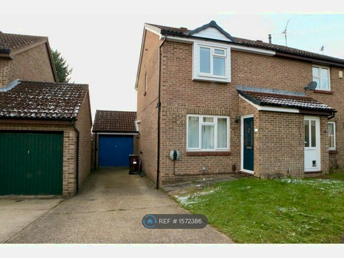 3 Bedroom Semi-Detached House To Rent In Catcliffe Way, Reading, RG6