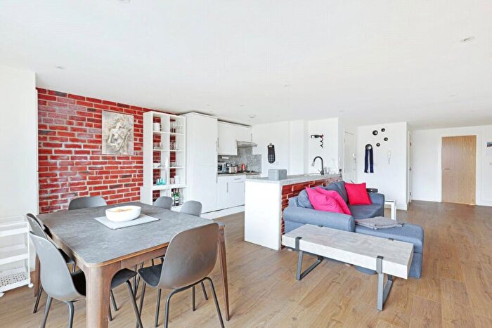 2 Bedroom Apartment For Sale In Glebe Road, London, E8
