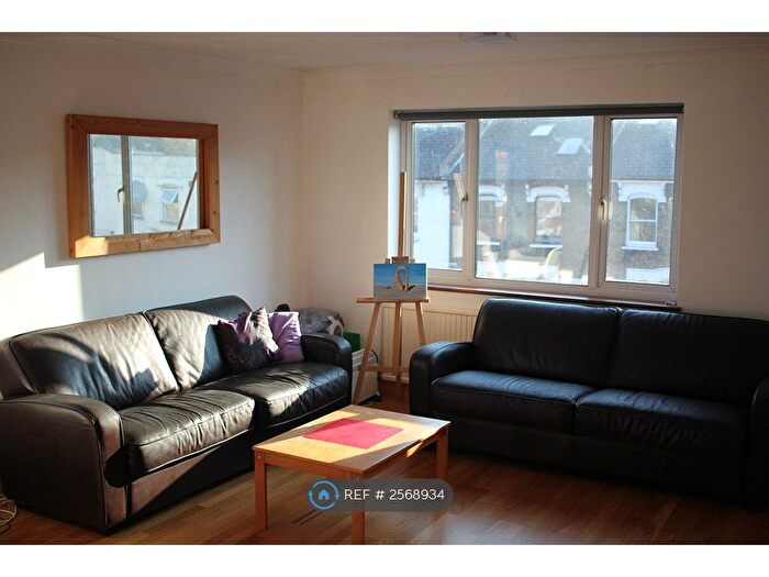 2 Bedroom Flat To Rent In Jubet Court, London, N16