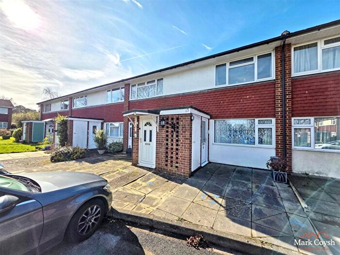 3 Bedroom Flat For Sale In Moat Court, Ashtead, KT21