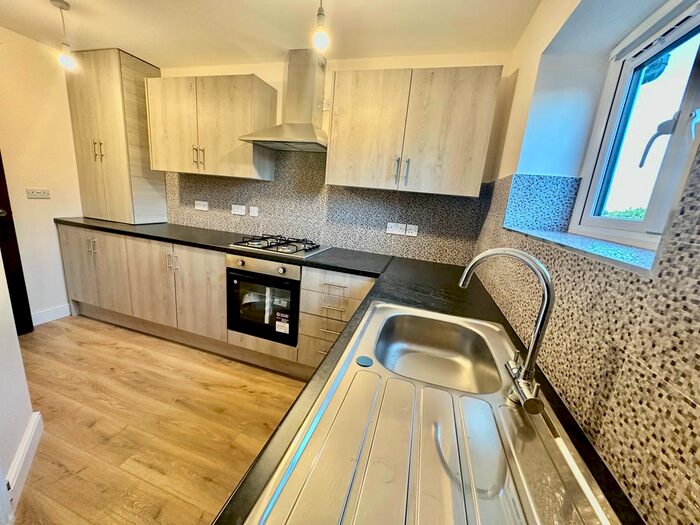 2 Bedroom Flat To Rent In Parkstone Road, Off Cardinals Walk, Leicester, LE5