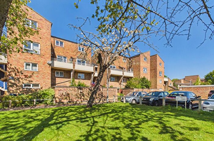 2 Bedroom Maisonette For Sale In Woburn Close, Cambridge, CB4