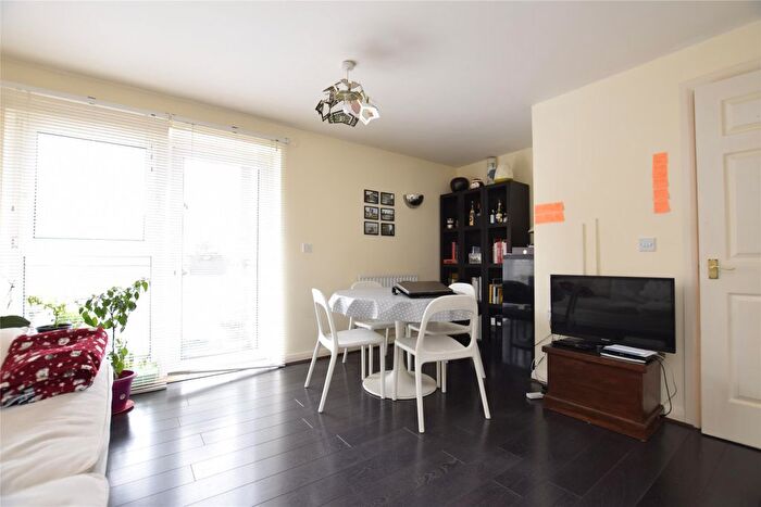 1 Bedroom Flat To Rent In Norwood House, Wynter Street, London, SW11