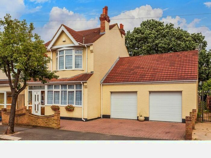 5 Bedroom Detached House To Rent In Silverleigh Road, Thornton Heath, CR7