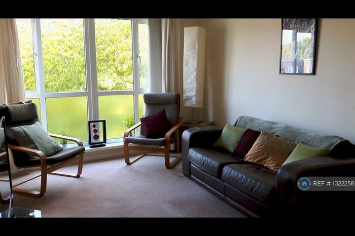 2 Bedroom Flat To Rent In Lowick Court, Newcastle Upon Tyne, NE3