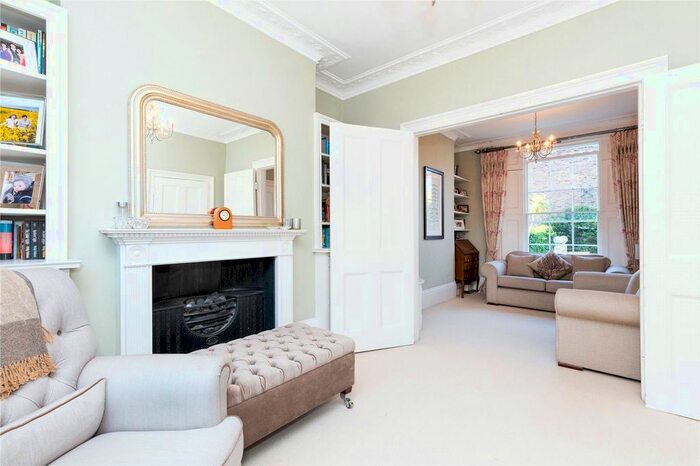 3 Bedroom Terraced House To Rent In Arlington Square, London, N1