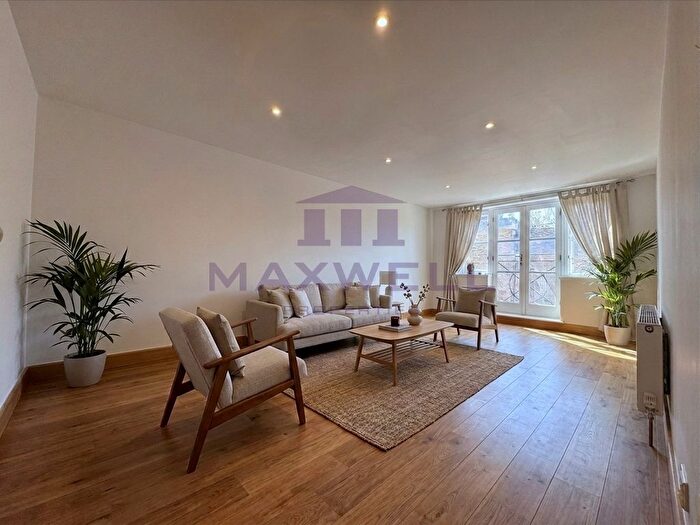 2 Bedroom Flat To Rent In Kingsley Mews, London, E1W