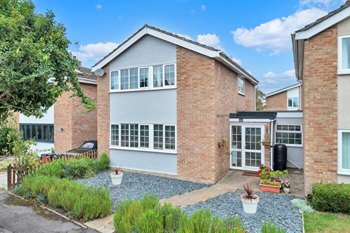 4 Bedroom Link Detached House For Sale In Flambards Close, Meldreth, SG8