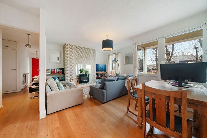 2 Bedroom Flat To Rent In Connaught Road, London, N4