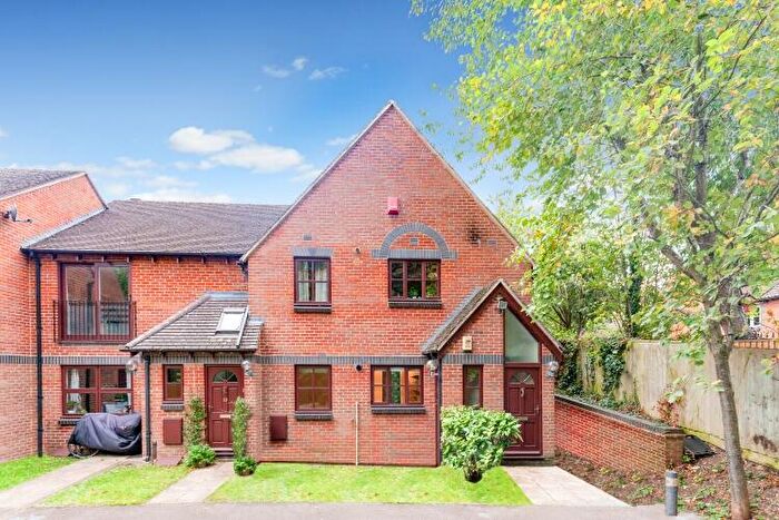 2 Bedroom Apartment To Rent In Green Ridges, Headington, OX3