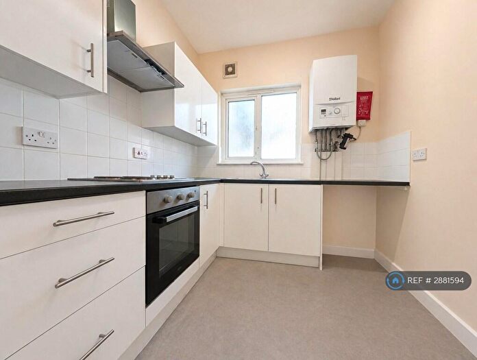 2 Bedroom Flat To Rent In Boundary Road, Chatham, ME4