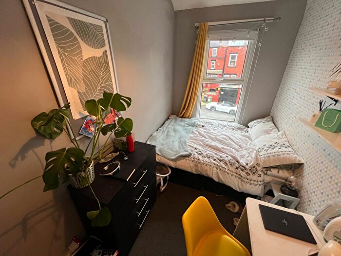 1 Bedroom Detached House To Rent In Brudenell Road, Hyde Park, Leeds, West Yorkshire, LS6