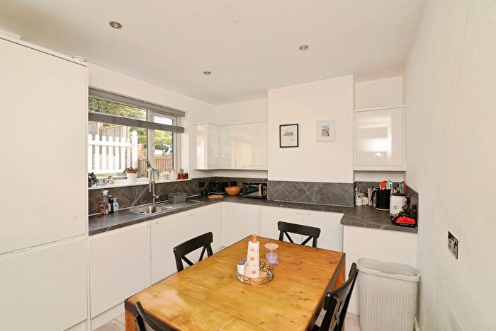3 Bedroom Terraced House For Sale In Victoria Avenue, Hastings, TN35