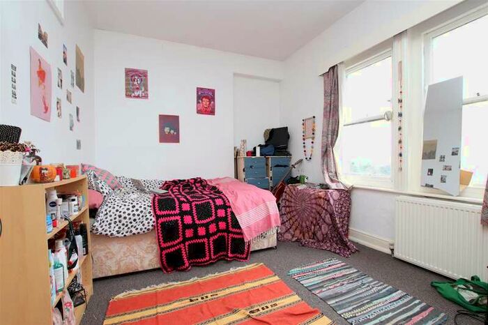 3 Bedroom Flat To Rent In Hillstead House, Weston Park East, Bath, BA1