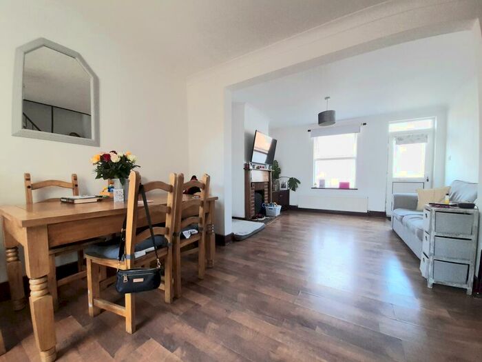 3 Bedroom House To Rent In Victoria Road, Bletchley, MK3