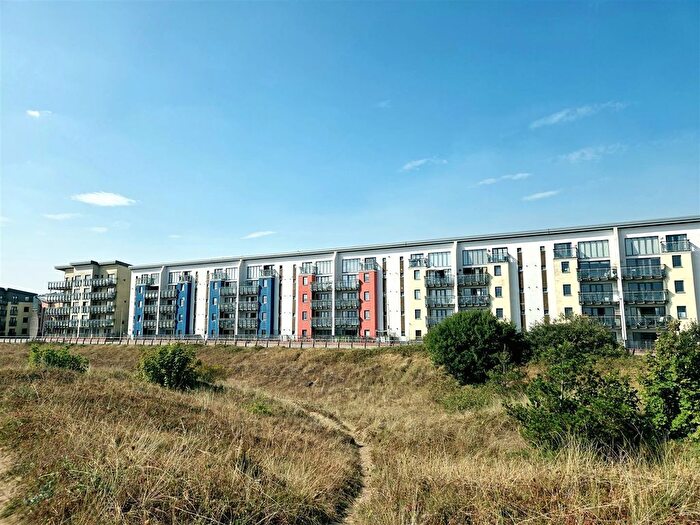 2 Bedroom Flat For Sale In Marina, Swansea, SA1