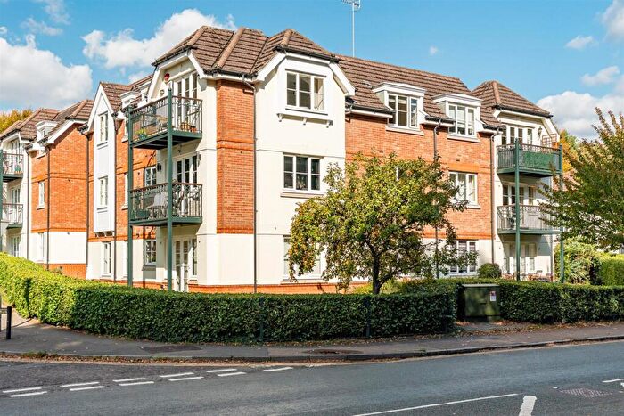2 Bedroom Apartment For Sale In Canonsfield Road, Welwyn, AL6