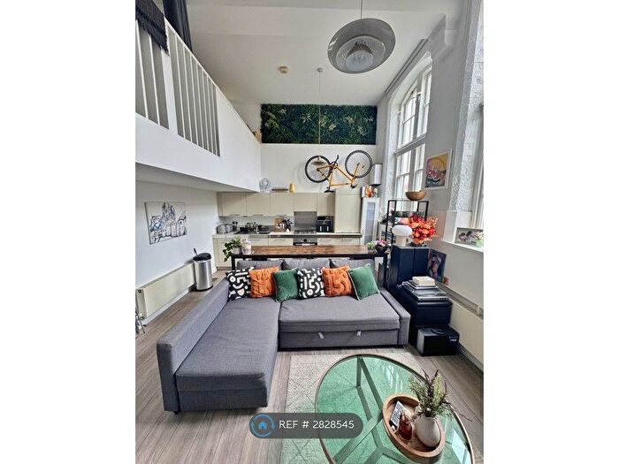 1 Bedroom Flat To Rent In Schoolhouse Yard, London, SE18