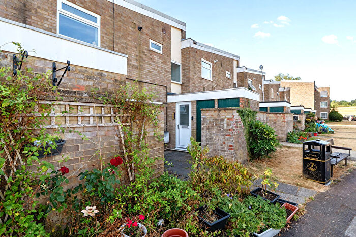 1 Bedroom Flat For Sale In Queens Road, Harpenden, AL5