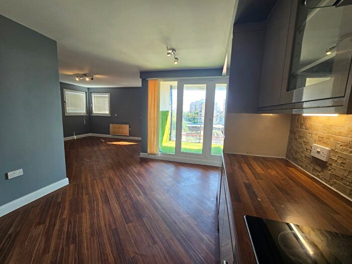 2 Bedroom Flat To Rent In Saddlers Place, Hounslow, TW3