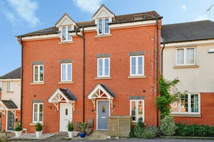 4 Bedroom Terraced House For Sale In Pembridge Gardens, Stevenage, Hertfordshire, SG2