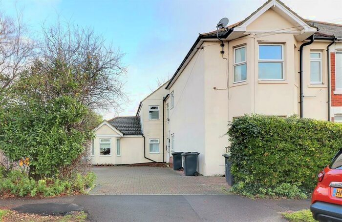 1 Bedroom Flat To Rent In St. Leonards Avenue, Hayling Island, PO11