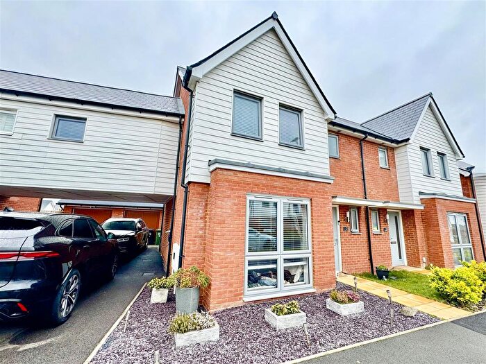 4 Bedroom Semi-Detached House To Rent In Foxglove Avenue, Bexhill-On-Sea, TN40