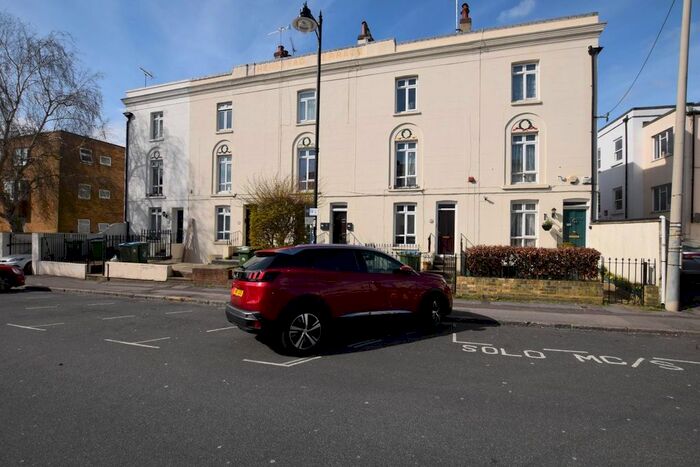 1 Bedroom Property To Rent In Henstead Road, Southampton, Hampshire, SO15