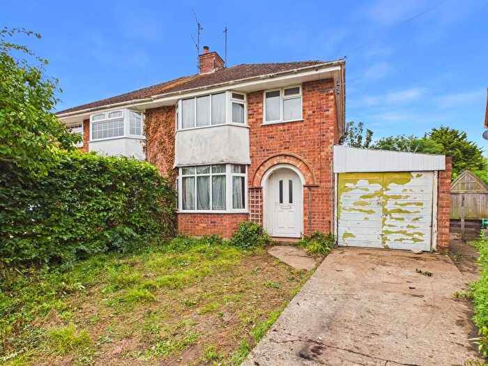 3 Bedroom Semi Detached House For Sale In Linden Close, Prestbury, GL52