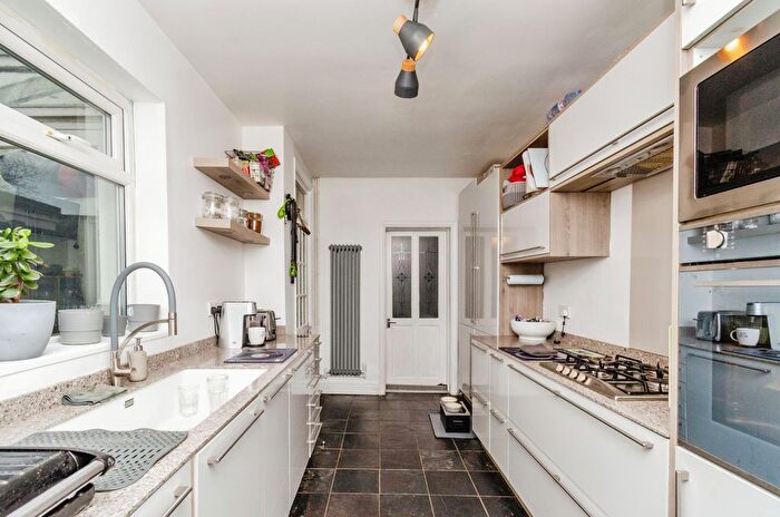 3 Bedroom End Of Terrace House For Sale In Daw End Lane, Walsall, West Midlands, WS4