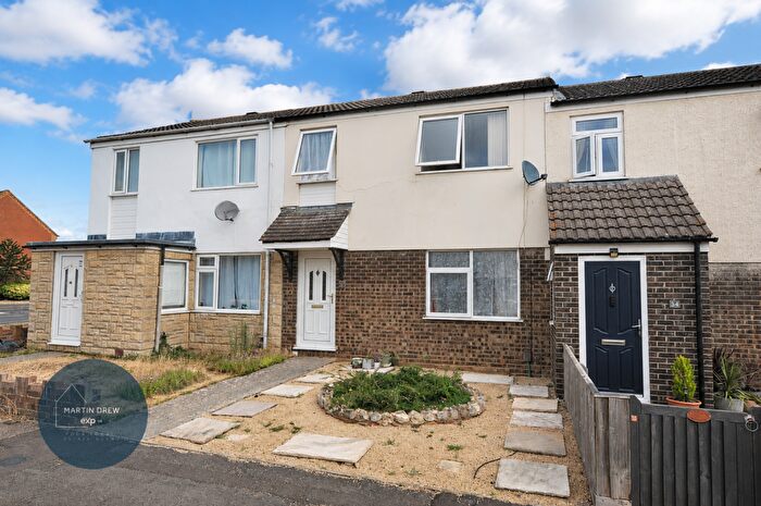 3 Bedroom Terraced House For Sale In Dickens Close, Bicester, OX26
