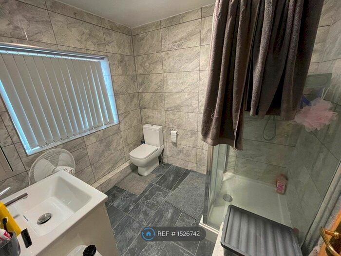 6 Bedroom End Of Terrace House To Rent In Clent Road, Reading, RG2