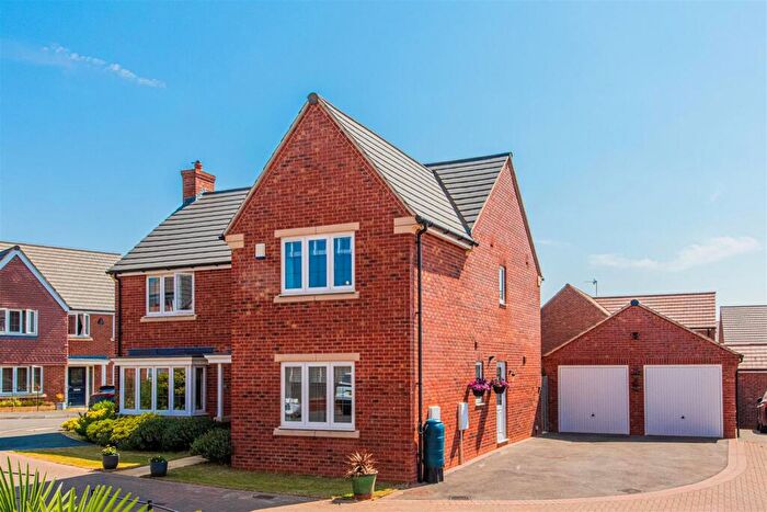 4 Bedroom Detached House For Sale In Guiver Drive, Market Harborough, LE16