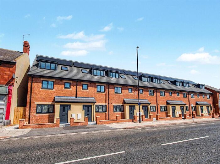 4 Bedroom Town House For Sale In Westholme Terrace, Grangetown, Sunderland, SR2