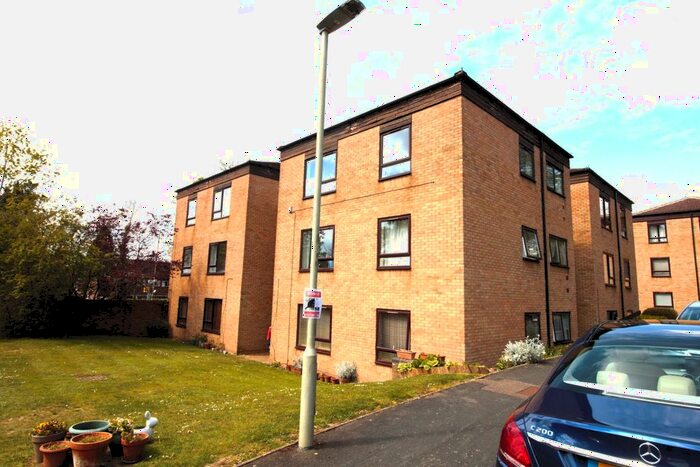2 Bedroom Flat To Rent In Grandfield Avenue, Watford, WD17