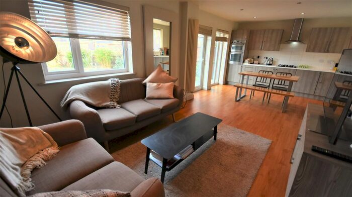 4 Bedroom Town House To Rent In Mackworth Street, Hulme, M15