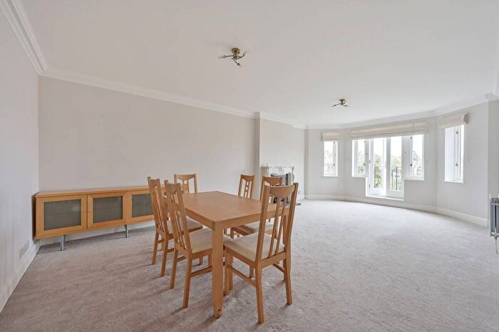 2 Bedroom Flat To Rent In Wimbledon Hill Road, Wimbledon, London, SW19