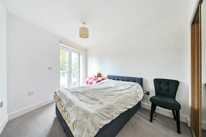 2 Bedroom Flat For Sale In Oakwood Avenue, Beckenham, BR3