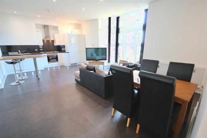 2 Bedroom Flat To Rent In South Parade, Southsea, PO4