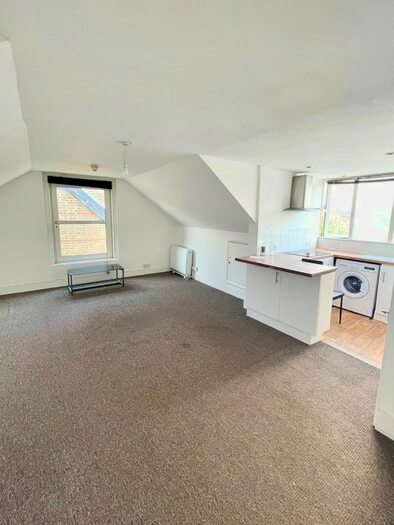 1 Bedroom Flat To Rent In Darnley Road, Gravesend, DA11